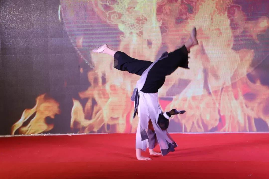 山东万通2021年教育教学百日工程总结暨表彰大会圆满成功！