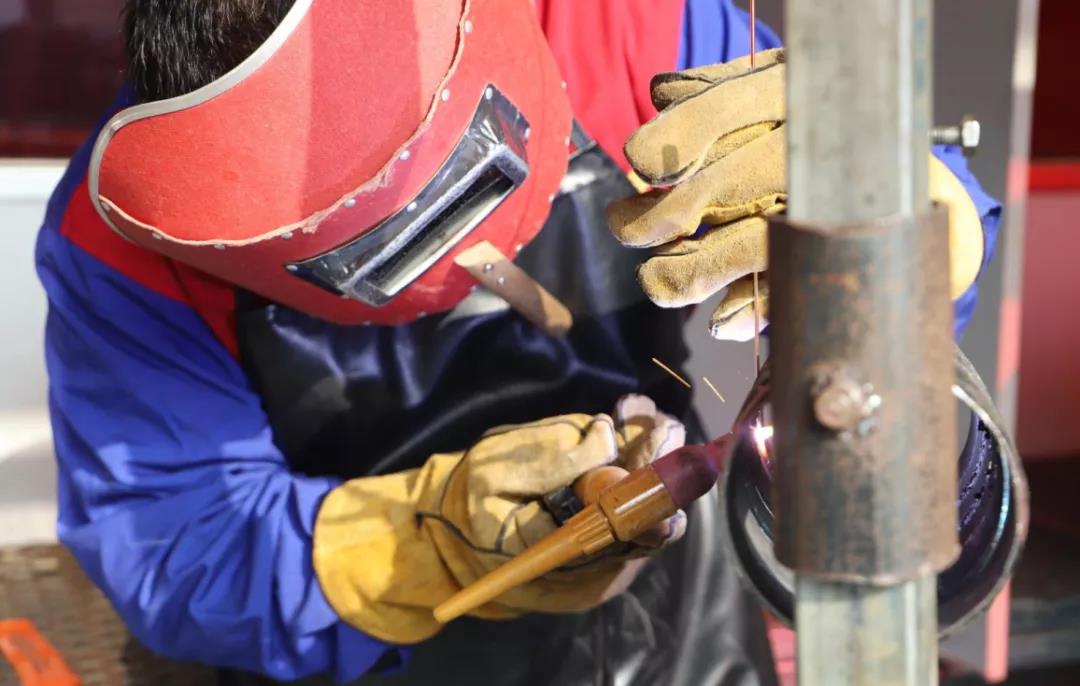 想学习焊工技术又担心没保障？山东万通焊工定向委培班来啦！