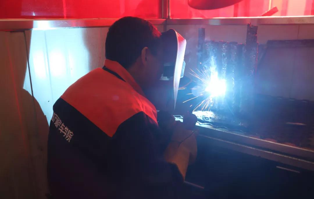想学习焊工技术又担心没保障？山东万通焊工定向委培班来啦！
