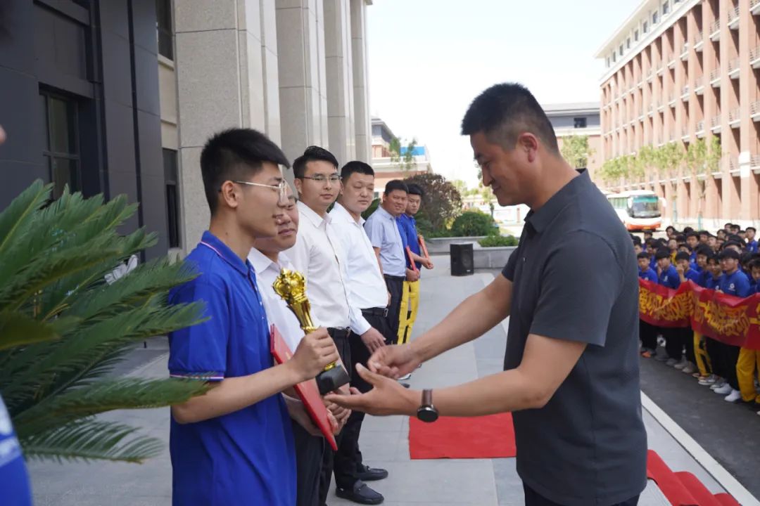 我校举行“万通杯”江西赛区表彰大会暨湖南赛区誓师大会