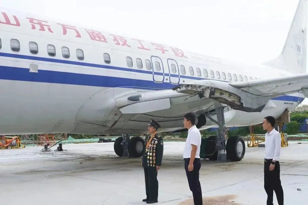 厚植爱国情怀 立志成才报国| 山东万通特邀一级军士长穆永厚来校进行爱国主题教育