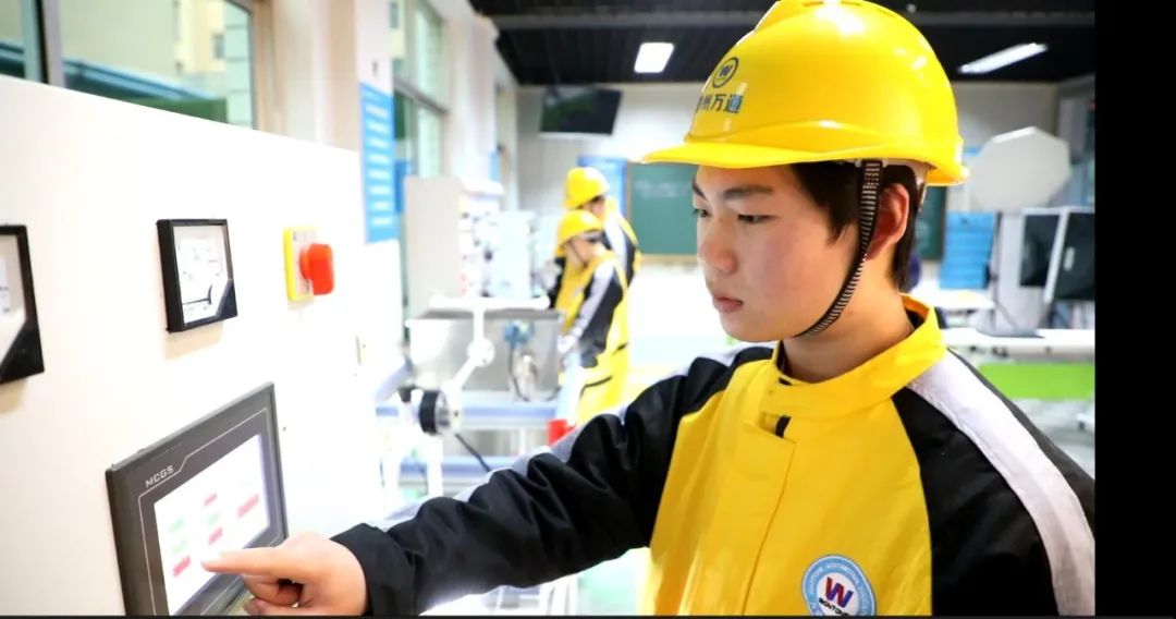 零基础也能学PLC？来山东万通，实现您从小白到工程师的蜕变！