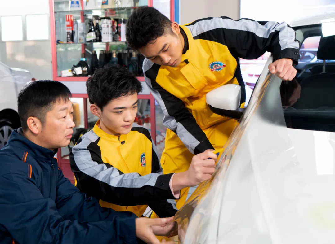 高中及中职毕业生，等注册入学还是想学技术没考虑好？别担心，山东万通助你走稳技能成才路！