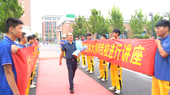 中国汽车工程学会资深专家——赵林教授作客山东万通讲学，洞察汽车业的机遇与挑战！