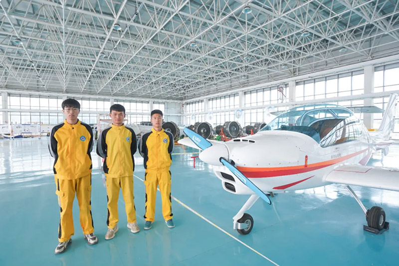 当周末校园开放日 遇见三八女神节校园感恩“技” 让爱得体现具象化