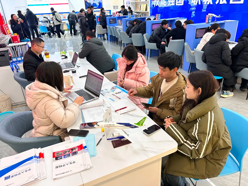 当周末校园开放日 遇见三八女神节校园感恩“技” 让爱得体现具象化