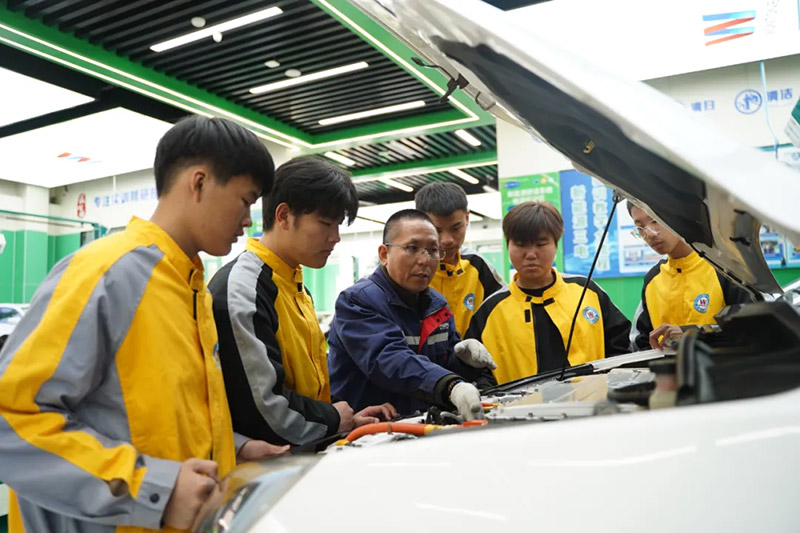 教育界院士级认定！山东万通技工学校6名教师入选国家高层次人才库