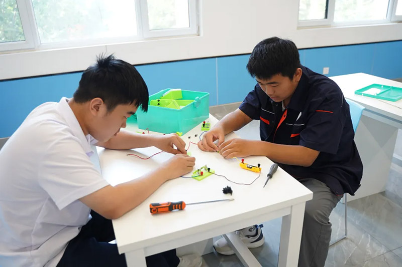 山东万通学校新生适应教育图鉴：欢声笑语的的青春序章！