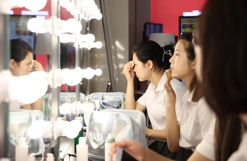 山东万通技工学校荣膺“泉城新播力” 人才培育基地，赋能电商直播人才培育新征程