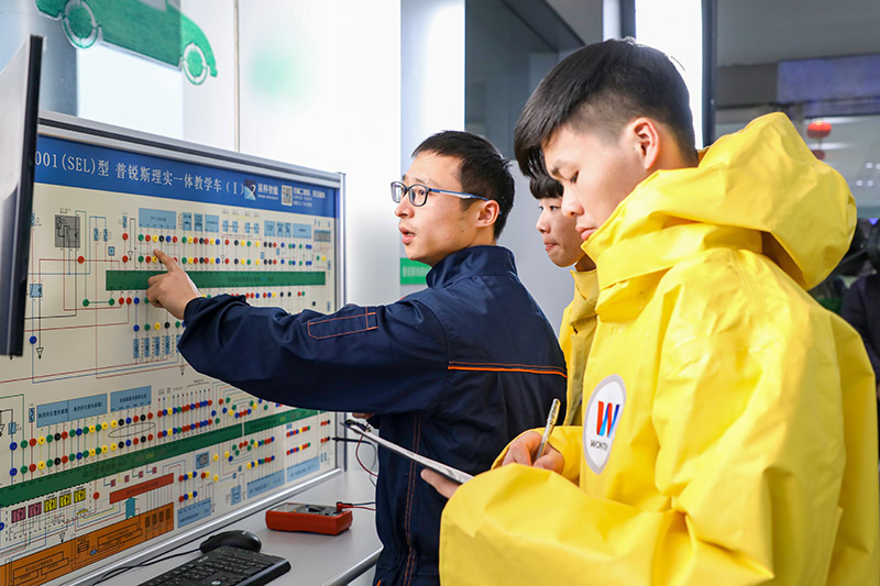 退伍不褪色!来山东万通学热门技术,开启就业新道路