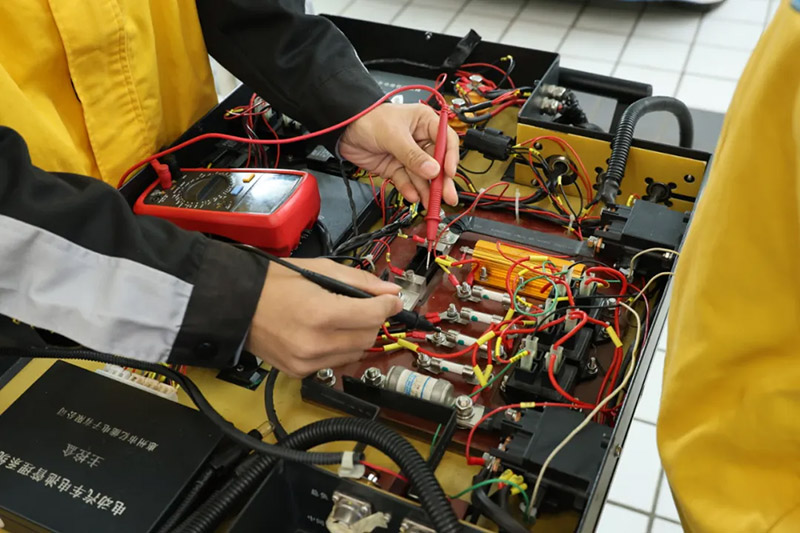 14-19岁的孩子找个工厂上班？不，学一门高薪热门技术才是明智之举！