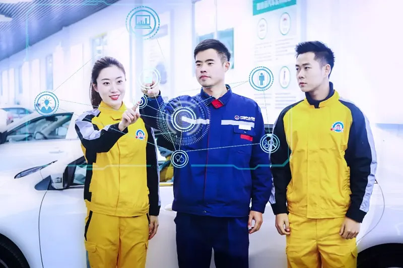 14-19岁的孩子找个工厂上班？不，学一门高薪热门技术才是明智之举！